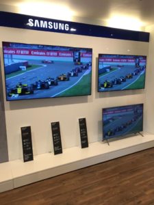 Nieuwe-Samsung-Smart-TV-bij-Van-Amerongen-Beeld-en-Geluid-showroom-grote-tv's